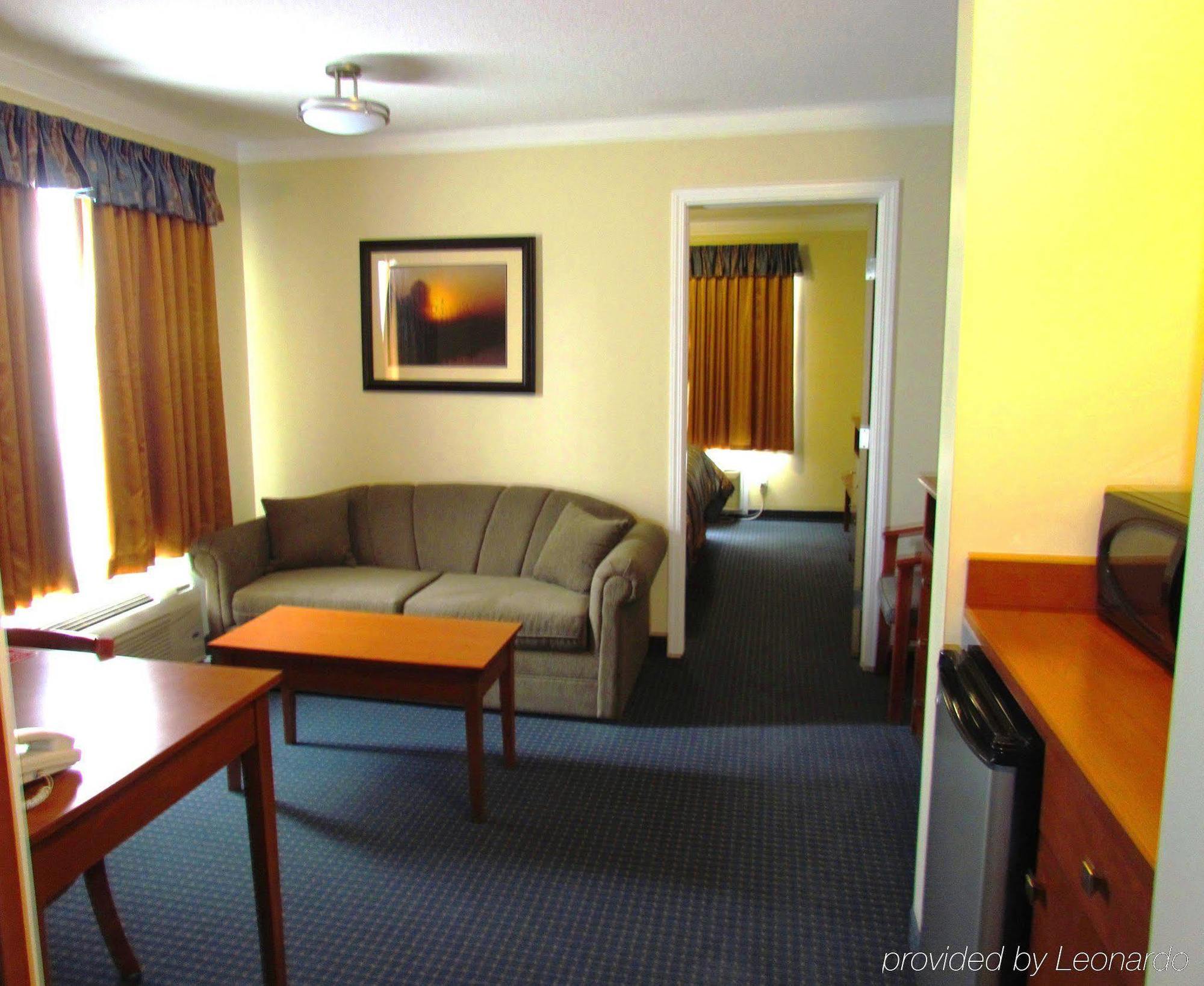 Hinton Lodge Экстерьер фото